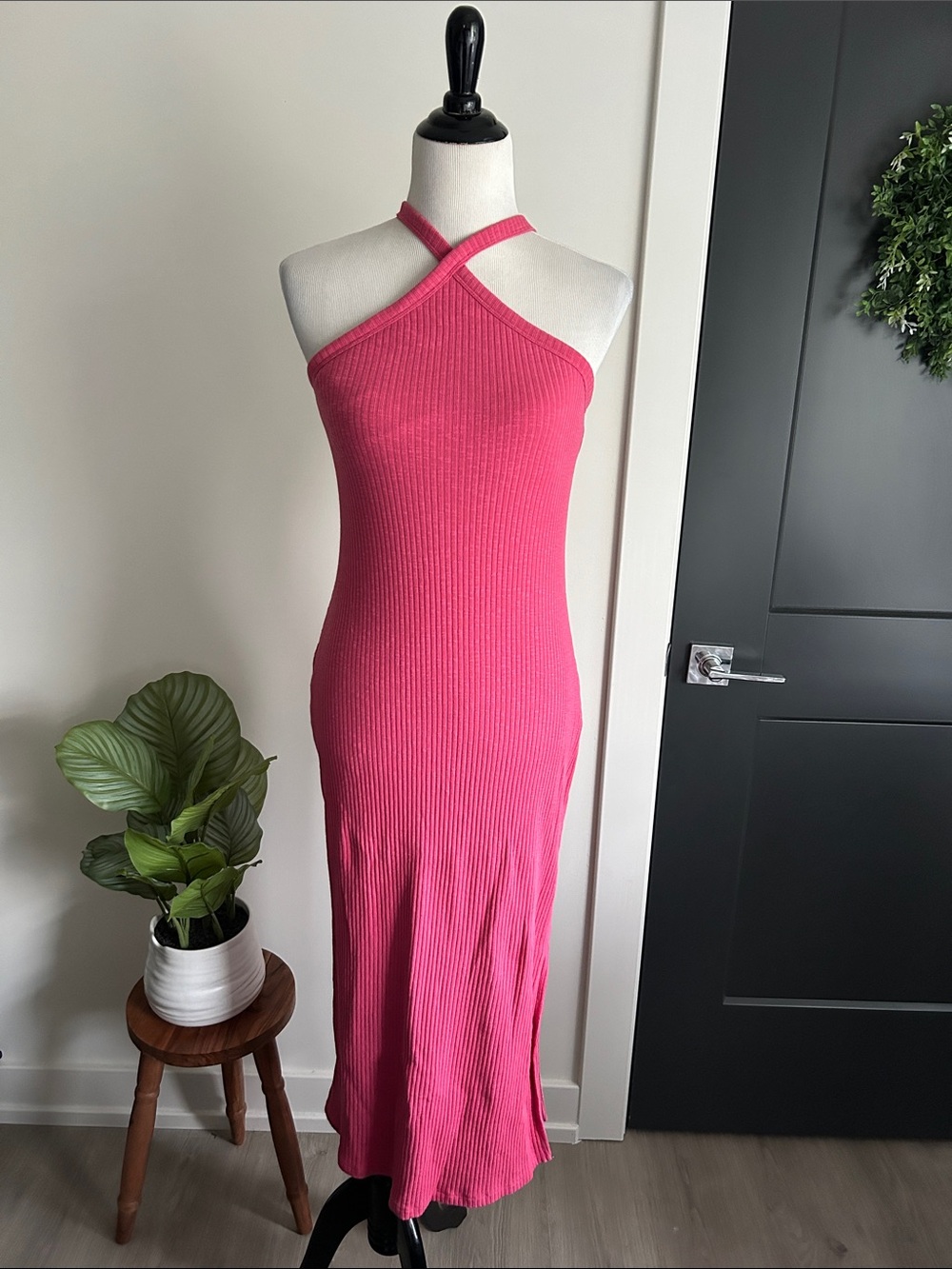 🌺Old Navy L pretty in pink ribbed stretchy fitted halter dress with built in bra